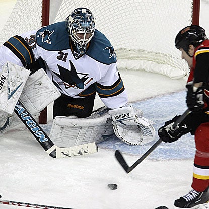 The Sharks' Antti Niemi turns back 25 shots to earn his third shutout of the season. (Getty Images)