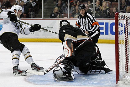 Jamie Benn, who missed five games due to an appendectomy, scores past Jonas Hiller. (AP)