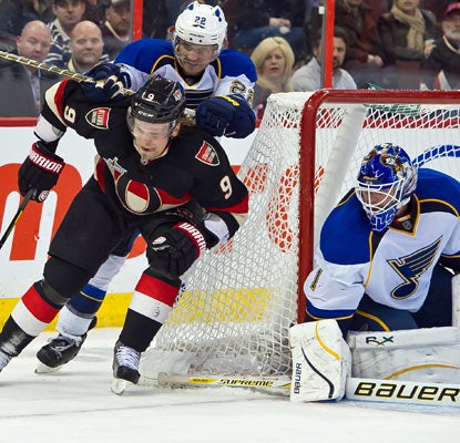 Goalie Brian Elliott and the Blues make it tough on the Senators, who are in the midst of a seven-game tailspin.  (US Presswire)