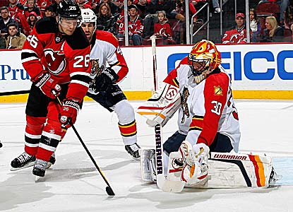 Scott Clemmensen stops 27 shots against his old team to help the Panthers pick up their second road win in 12 games. (Getty Images)