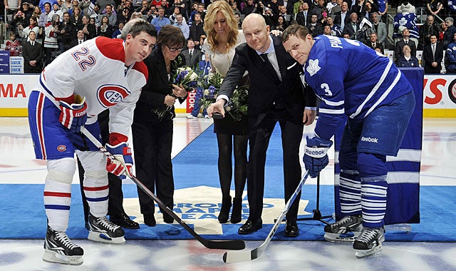 Maple Leafs legend Mats Sundin drops the ceremonial puck on this special night for him. (Getty Images)