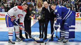 Maple Leafs legend Mats Sundin drops the ceremonial puck on this special night for him.