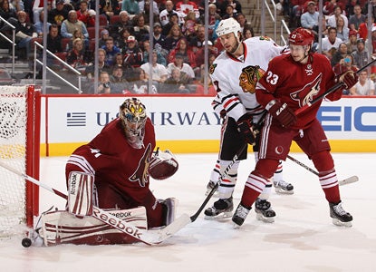 Mike Smith sends back 38 shots to secure his third shutout of the season and the Coyotes fifth straight win. (Getty Images)