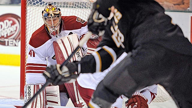 New Coyotes goalie Mike Smith has the seventh-best save percentage in the NHL. (US Presswire)