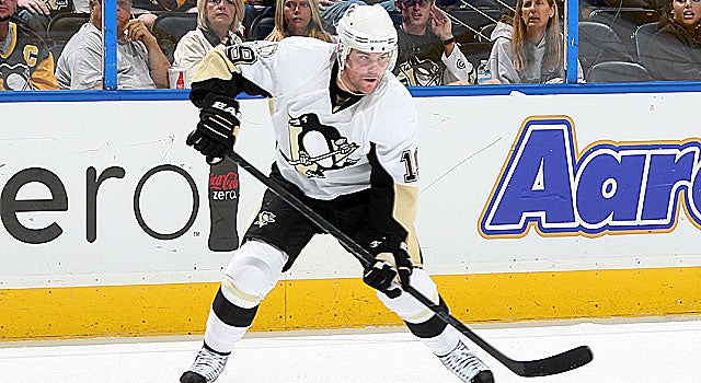 After 589 regular-season games with six teams, journeyman Mike Comrie calls it quits. (Getty Images)