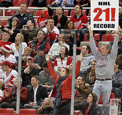 This fan and all the other Red Wings supporters were ready to acknowledge and celebrate the feat. (Getty Images)