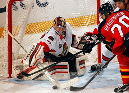 Senators' netminder Craig Anderson enjoys a huge day, sending back 42 shots in a rout against the Panthers. (Getty Images)