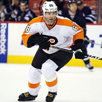 The Flyers tie the game late in regulation before Jaromir Jagr wins it with a goal in overtime. (US Presswire)
