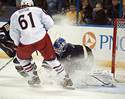 Brian Elliott stops 21 shots to help St. Louis improve to a league-best 29-4-4 record at home. (US Presswire)