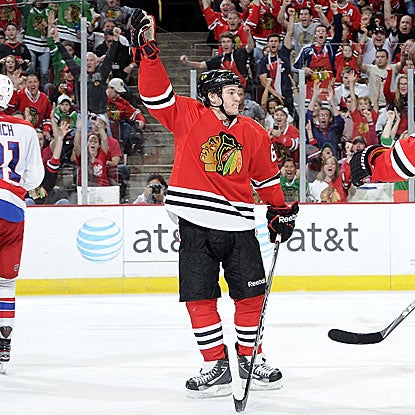 Rookie Andrew Shaw scores two goals and picks up an assist in the Blackhawks' third consecutive win.  (Getty Images)
