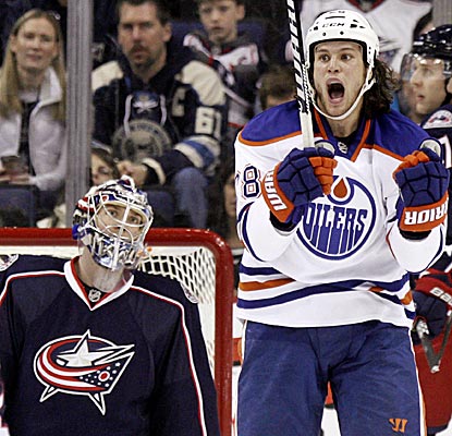 Edmonton's Ryan Jones tallies two goals and an assist as the Oilers rattle off four unanswered goals.  (AP)