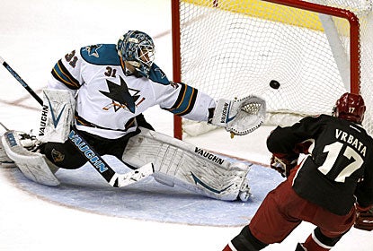Radim Vrbata scores two goals and goalie Mike Smith gets it done at the other end for the Coyotes. (AP)