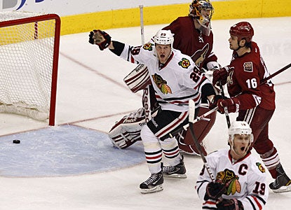 The Blackhawks get to live another day, another game, after Jonathan Toews (19) nets the winning goal. (AP)