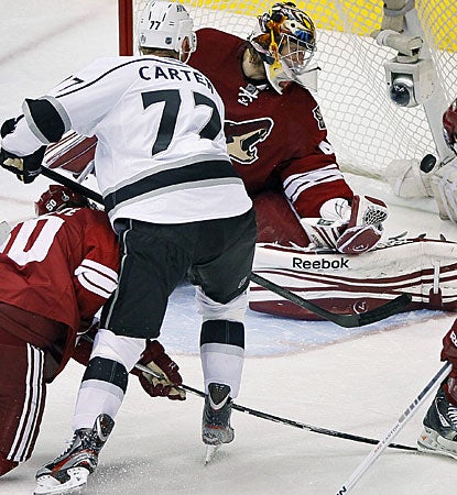 Jeff Carter puts the game out of reach for a 3-0 lead before completing his first career playoff hat trick. (AP)