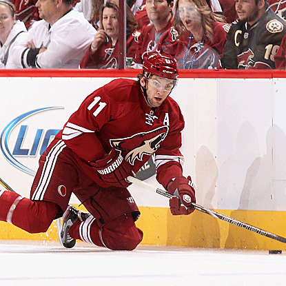 Martin Hanzal's power-play goal in the third period breaks a 3-3 tie and lifts the Coyotes to victory. (Getty Images)