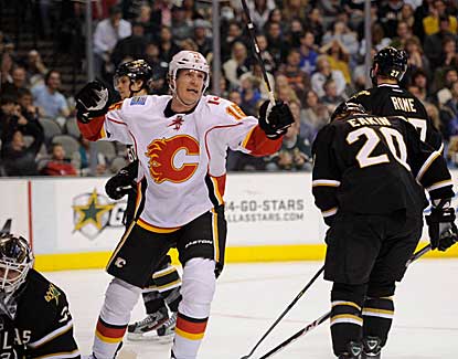 Tim Jackman scores one of three Calgary goals in the third period as the Flames finish off a comeback win in Dallas. (US Presswire)