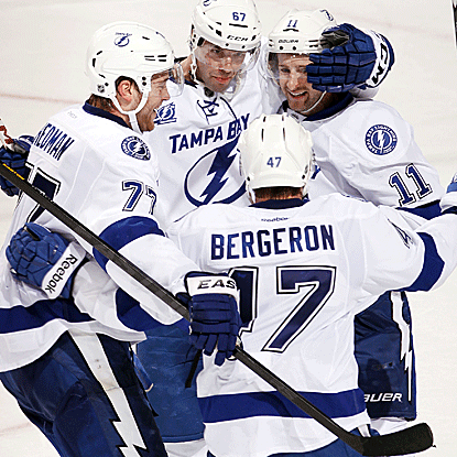 After an 0-5-1 slide, the Lightning defeat the Maple Leafs for their second straight victory. (US Presswire)