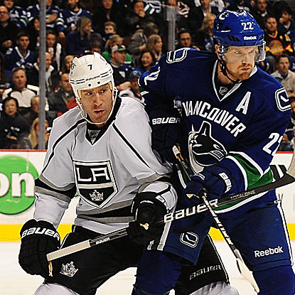 Daniel Sedin scores late in the second period as the Canucks go on to defeat the Kings. (Getty Images)