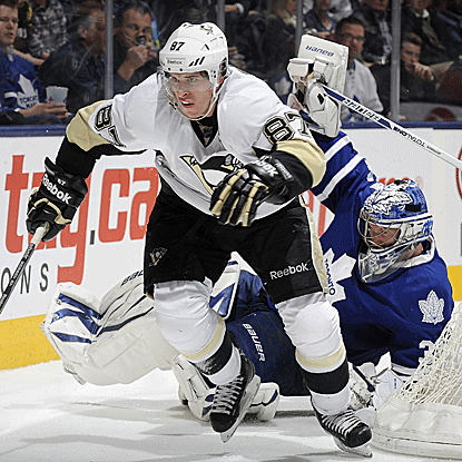 Sidney Crosby scores a goal in regulation and a goal in the shootout to help lead the Pens past the Maple Leafs. (Getty Images)