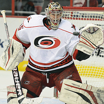 Justin Peters makes 26 saves en route to his second career shutout in the Hurricanes' win against the Capitals. (USATSI) 