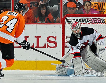 Philly's Matt Read scores a shoot-out goal against New Jersey's Johan Hedberg in the Flyers' win. (USATSI)