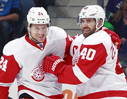Detroit's Henrik Zetterberg, right, scores two goals, his first in 11 games, in the Wings' 5-2 win over Vancouver. (Getty Images)