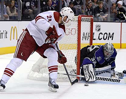 Kings goalie Jonathan Quick earns his 25th career shutout, seven shy of Rogie Vachon's team record. (USATSI)
