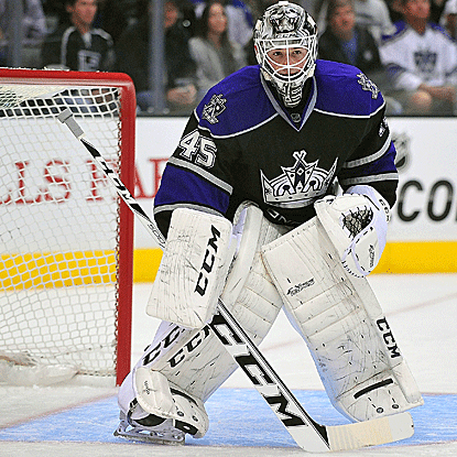 The Kings' Jonathan Bernier makes a career-high 40 saves to win his seventh of his last eight starts. (Getty Images)