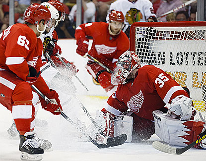 Red Wings goalie Jimmy Howard makes one of his 39 saves against the Blackhawks on Monday night. (USATSI)