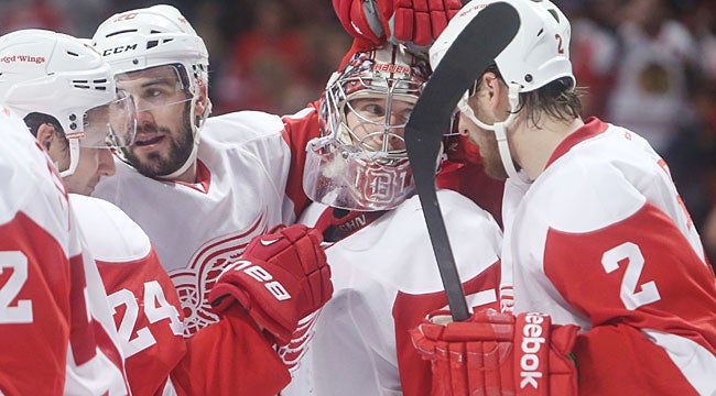 Game 5: Wings look to put away Hawks, 8 ET