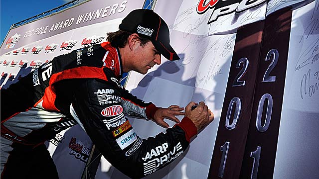 Jeff Gordon, last in the Chase, hopes to rebound after a 35th-place finish at Chicago. (Getty Images)