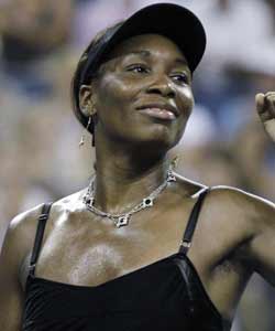 Venus Williams pumps her fist after defeating Roberta Vinci of Italy to advance at the U.S. Open. (AP)