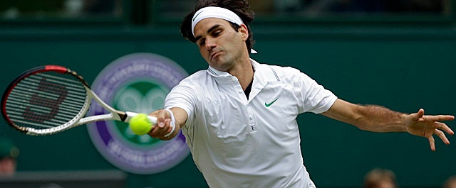 After falling behind 2-0 in the fourth set, Federer recovers to win the next five games.
