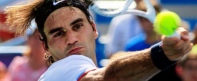 Federer snaps Djokovic's streak of 15 straight wins on hard courts. (Getty Images)
