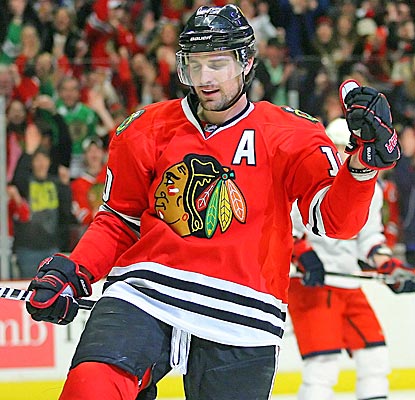 Patrick Sharp's two goals helps Chicago win its fourth straight.  (US Presswire)