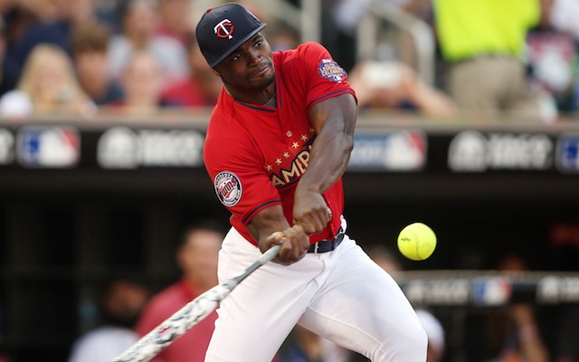 Adrian Peterson had some trouble making contact against Jennie Finch. (USATSI)