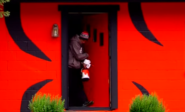 LOOK: Bengals fan gets crazy, paints his house to look like team's helmet 