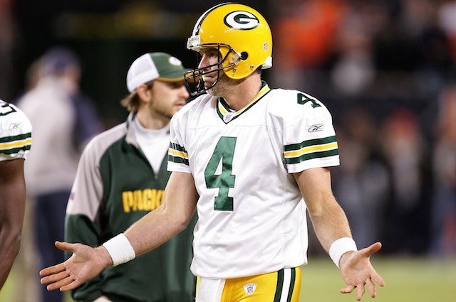 Memorable moment for Brett Favre, Packers at Lambeau as number retired –  New York Daily News