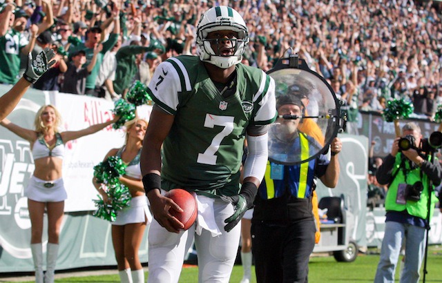 Jets quarterback Geno Smith wears a suit after each game, but just for five  minutes