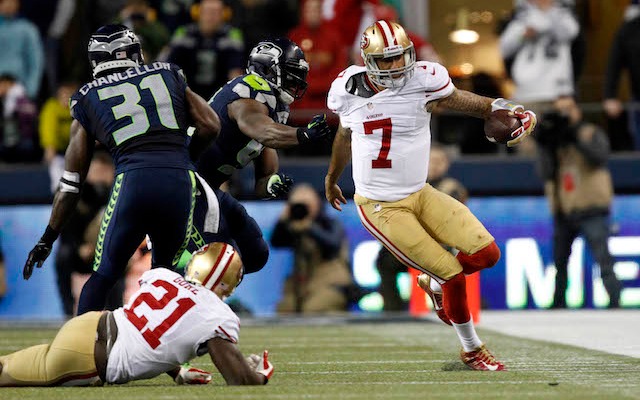 Kaepernick leads 49ers romp over Rams