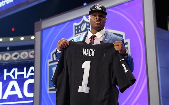 Raiders sign first-round pick LB Khalil Mack 