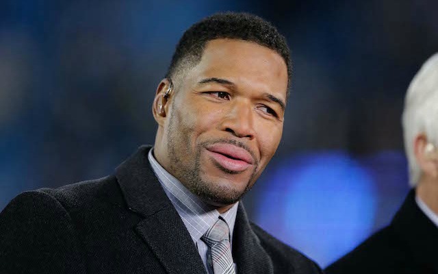 Michael Strahan Shows Off Mangled Finger And Its Absolutely Horrifying 