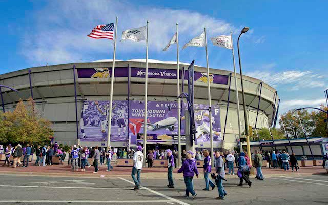 Stadium demolition: Explosives set off at Minnesota Vikings' Metrodome 