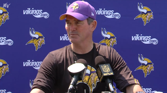 Vikings give Adrian Peterson two options: Play for us or don't play at all