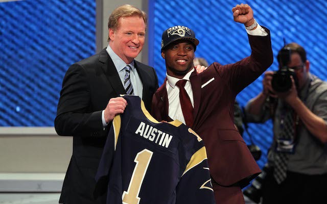 PHOTOS: 2014 NFL Draft hat has light-sensitive brim 