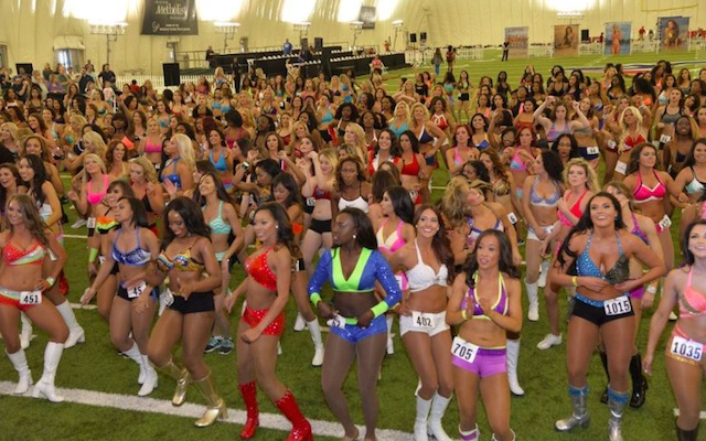 It was a packed house at Houston's cheerleading tryouts. (HoustonTexans.com)
