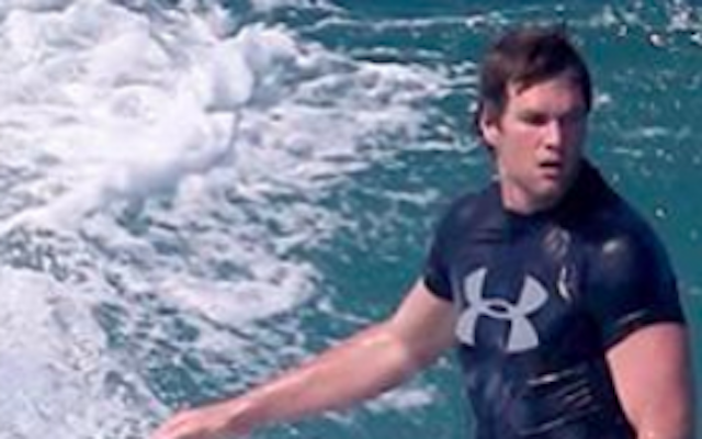 Tom Brady shows off his surprisingly good surfing skills in Costa Rica 