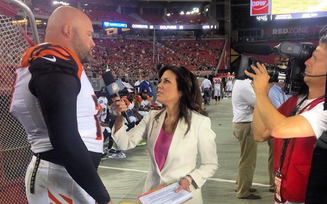 Bengals DB Terence Newman gives NBC s Michele Tafoya bunny ears