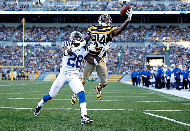 Photo Antonio Brown Needs Just One Hand To Catch Touchdowns