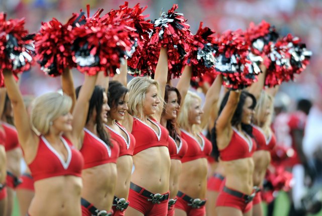 Tampa Bay Buccaneers cheerleaders get $825,000 in wage lawsuit